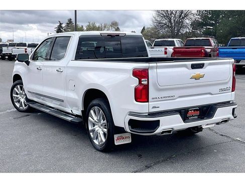 Used 2024 Chevrolet Silverado 1500 High Country w/ High Country Premium Package AWD/4WD image 13