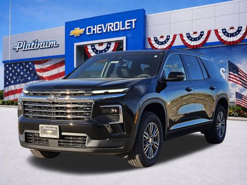 New 2026 Chevrolet Traverse LT FWD image 2