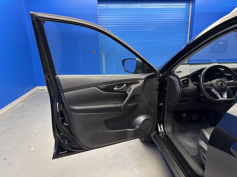 Used 2018 Nissan Rogue SL image 10