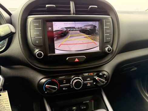 Used 2023 Kia Soul LX image 17