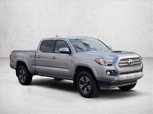 Used 2017 Toyota Tacoma SR5 image 3