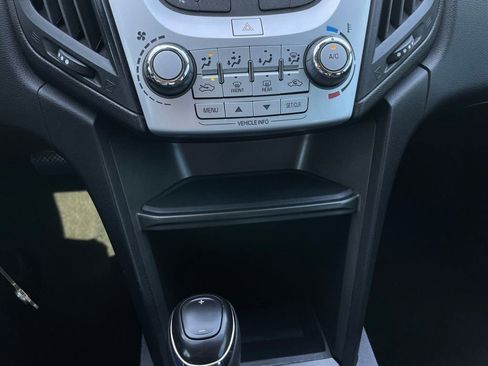 Used 2017 Chevrolet Equinox LS AWD/4WD image 18