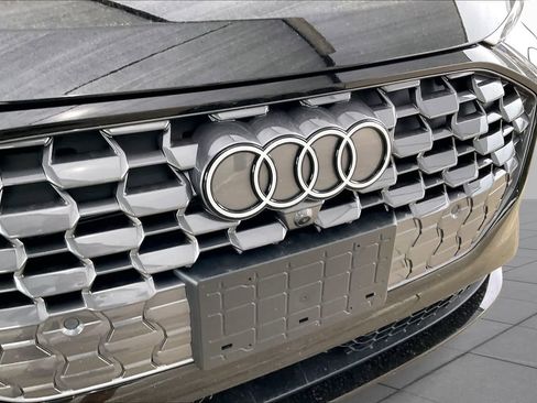 Used 2025 Audi Q5 Premium w/ Convenience Package AWD/4WD image 29