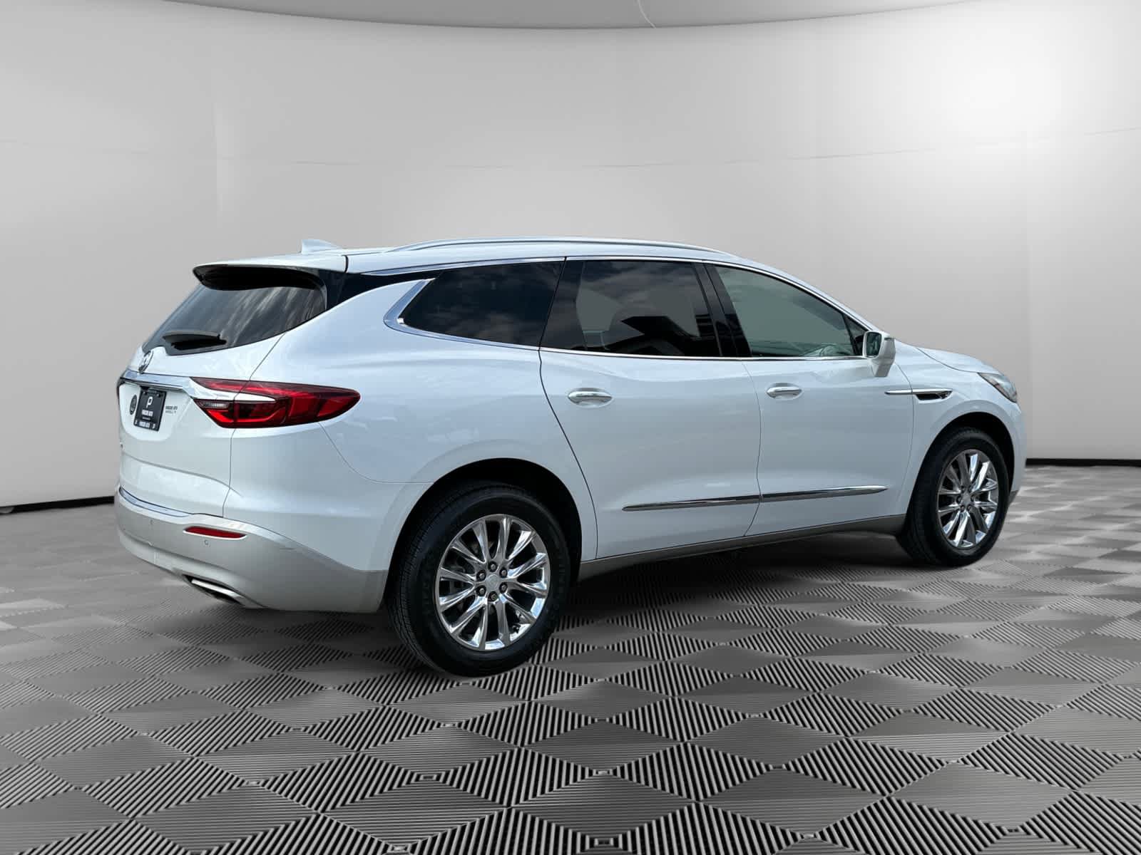 Used 2020 Buick Enclave Premium w/ Sun and Sites Package FWD image 4