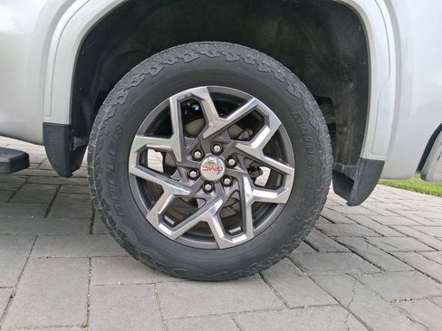 Used 2022 GMC Sierra 1500 SLT AWD/4WD image 19