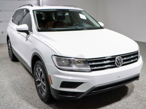 Used 2019 Volkswagen Tiguan SE w/ Panoramic Sunroof Package image 5