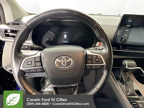 Used 2021 Toyota Sienna XLE image 8
