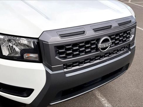 Used 2025 Nissan Frontier SV AWD/4WD image 28