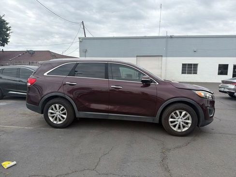 Used 2016 Kia Sorento FWD w/ LX Convenience Package image 4
