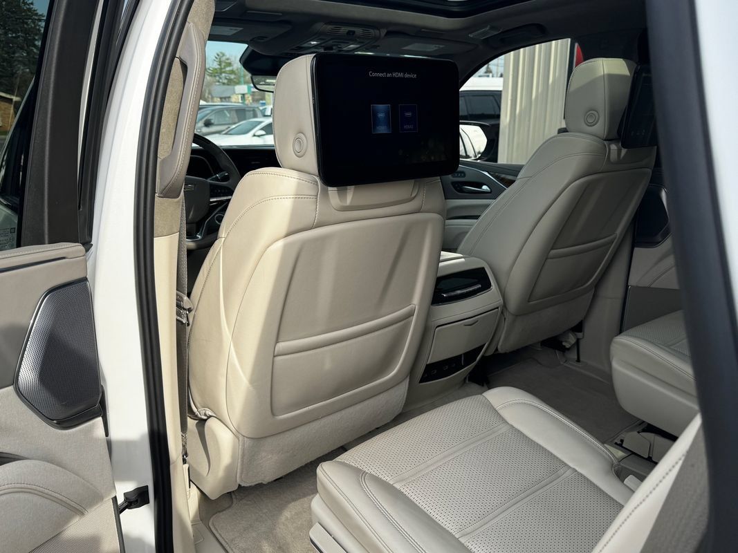 Used 2024 Cadillac Escalade Sport Platinum w/ LPO, ONYX Package AWD/4WD image 45