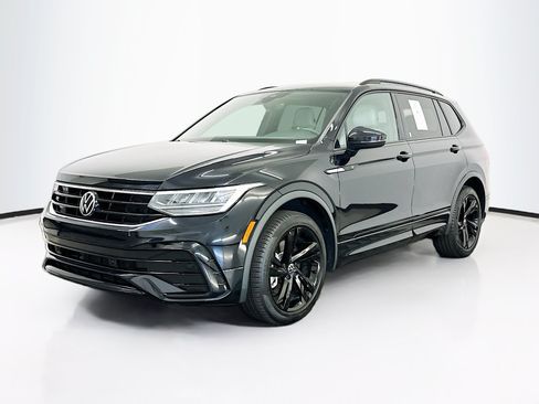 Used 2023 Volkswagen Tiguan SE R-Line AWD/4WD image 3