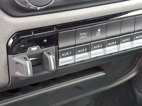 Used 2024 RAM 2500 Tradesman w/ Chrome Appearance Group image 18