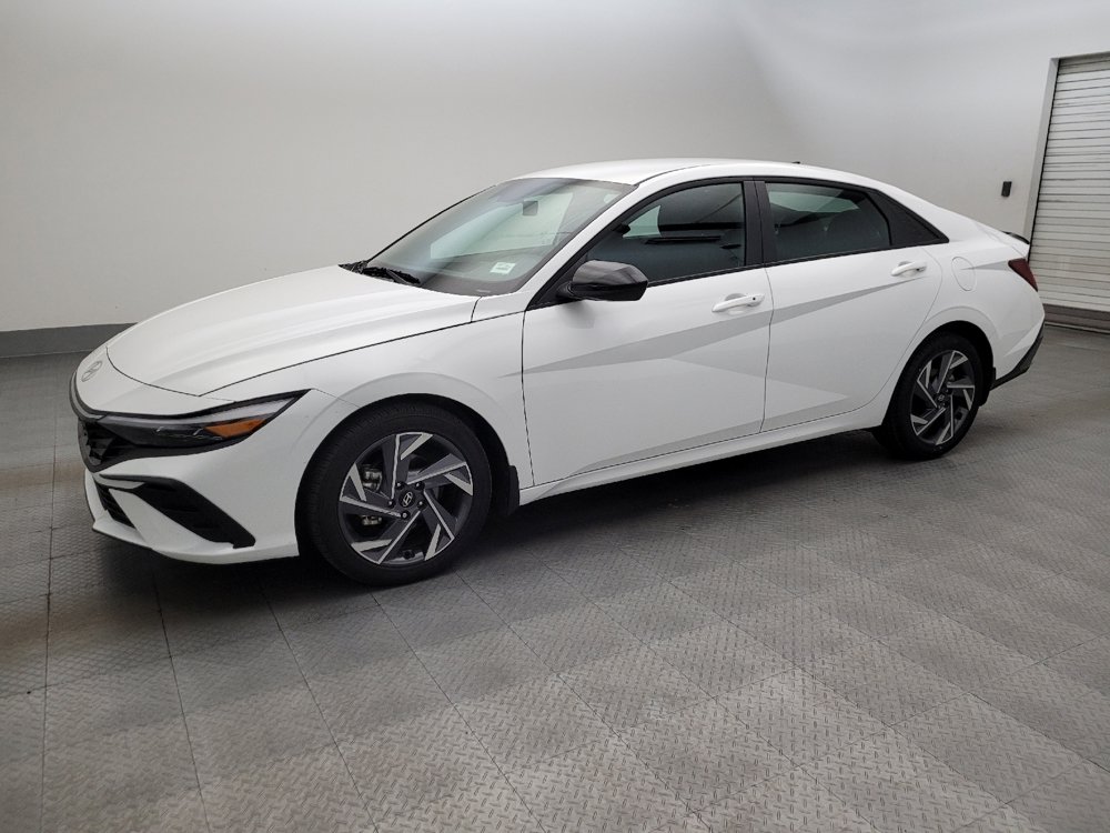Used 2025 Hyundai Elantra Sport FWD image 2