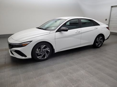 Used 2025 Hyundai Elantra Sport FWD image 2