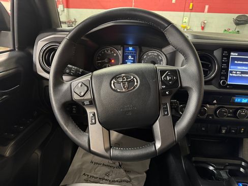 Certified 2023 Toyota Tacoma TRD Off-Road AWD/4WD image 9