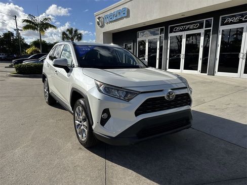 Used 2021 Toyota RAV4 XLE Premium image 8
