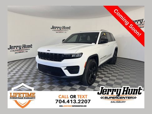 Used 2023 Jeep Grand Cherokee Altitude RWD image 1
