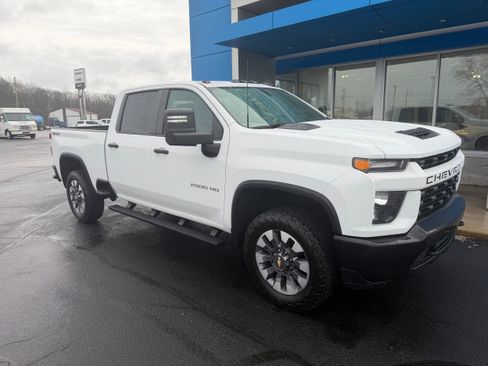 Used 2021 Chevrolet Silverado 2500 Custom w/ Custom Value Package image 3