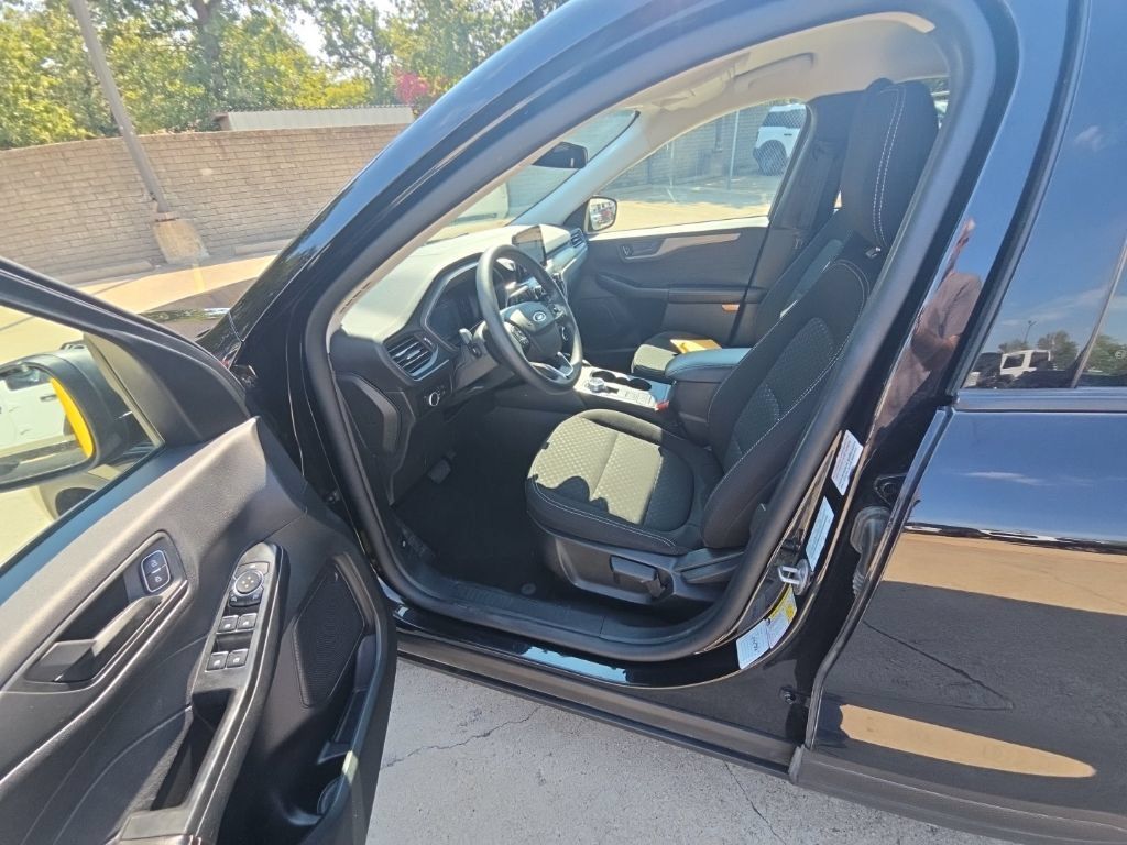 Used 2025 Ford Escape Active AWD/4WD image 4