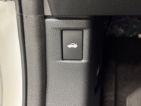 New 2025 Honda Accord SE image 30