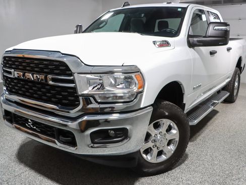 Used 2024 RAM 2500 Big Horn AWD/4WD image 32