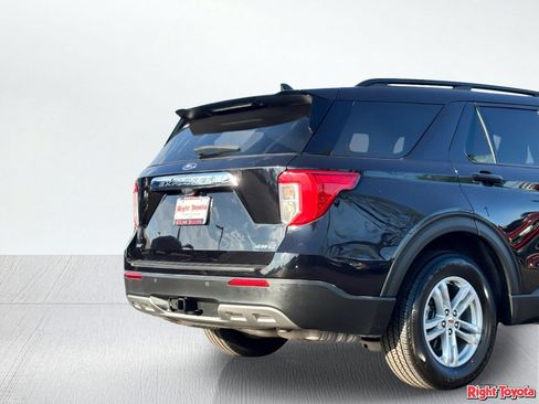 Used 2021 Ford Explorer XLT w/ Equipment Group 202A AWD/4WD image 11