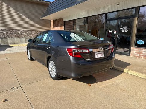 Used 2014 Toyota Camry XLE image 5