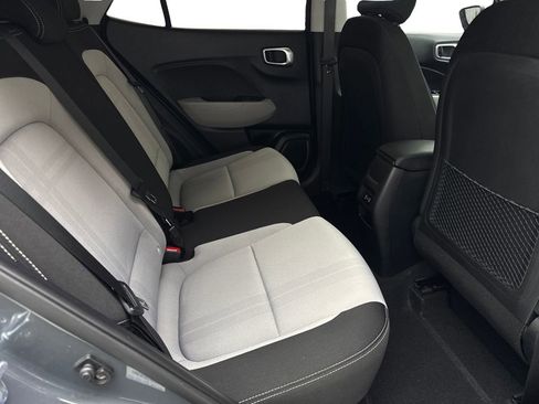 Used 2025 Hyundai Venue SEL FWD image 38