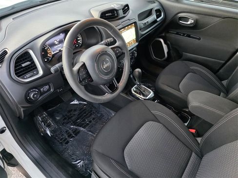 Used 2021 Jeep Renegade Latitude image 10