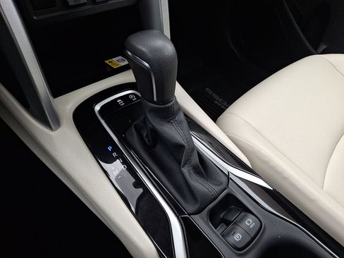 Certified 2022 Toyota Corolla Cross XLE w/ Convenience Package image 15