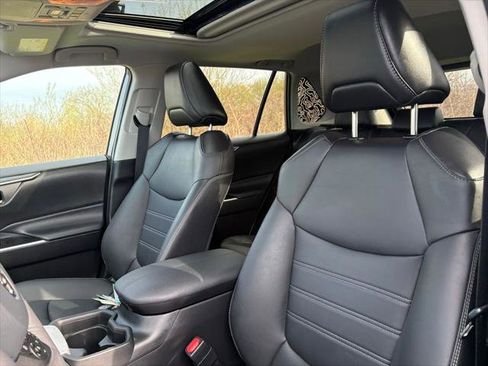 Certified 2021 Toyota RAV4 XLE Premium AWD/4WD image 7