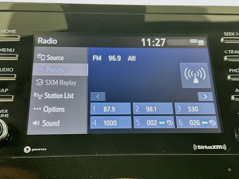 Used 2023 Toyota Camry SE image 21