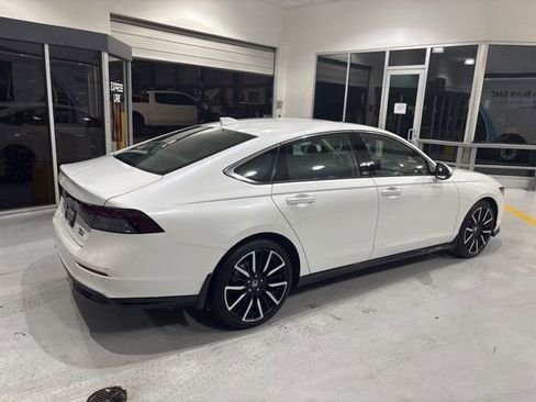 Used 2024 Honda Accord Touring image 7