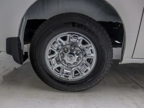 Used 2017 Nissan NV 3500 SL RWD image 28