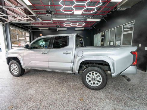 Certified 2024 Toyota Tacoma SR5 image 3