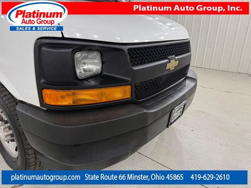 Used 2017 Chevrolet Express 3500 Extended RWD image 49