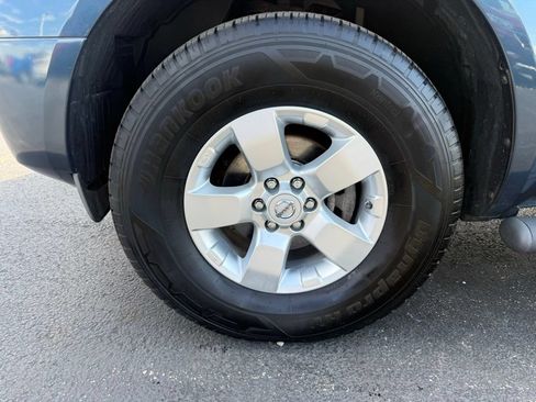 Used 2013 Nissan Frontier SV w/ SV Value Truck Pkg AWD/4WD image 12