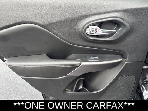 Used 2019 Jeep Cherokee Limited AWD/4WD image 12
