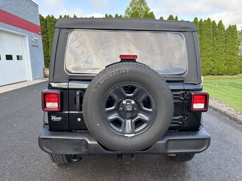 Used 2023 Jeep Wrangler Sport AWD/4WD image 4