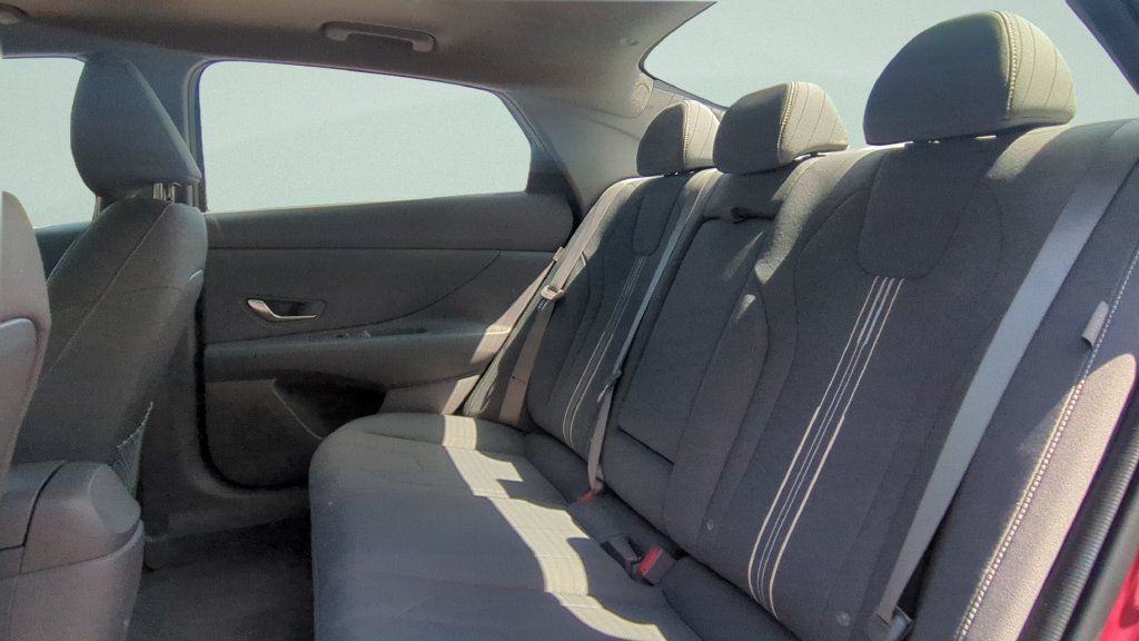 Certified 2024 Hyundai Elantra SEL w/ Convenience Package FWD image 9