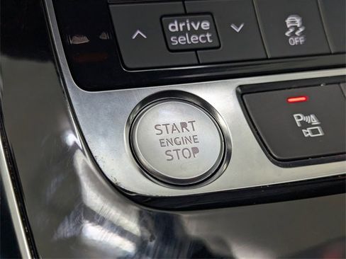 Used 2019 Audi Q8 Premium Plus w/ Premium Plus image 20