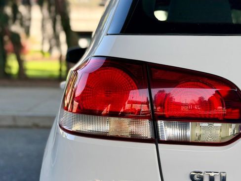 Used 2011 Volkswagen GTI 4-Door FWD image 16