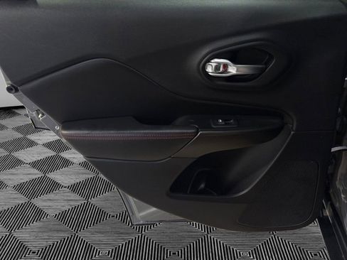 Used 2019 Jeep Cherokee Trailhawk w/ Comfort & Convenience Group image 20