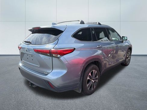 Used 2020 Toyota Highlander XLE AWD/4WD image 4