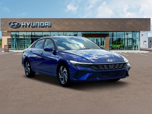 New 2025 Hyundai Elantra SEL image 11