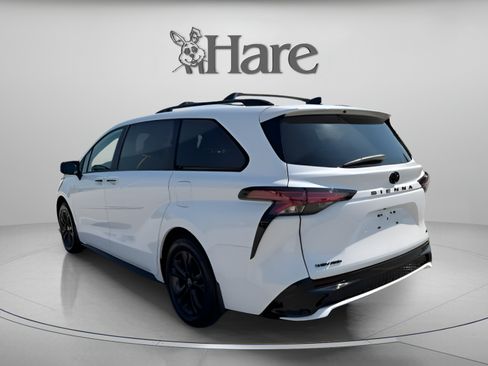 Used 2025 Toyota Sienna XSE w/ XSE Plus Package AWD/4WD image 3
