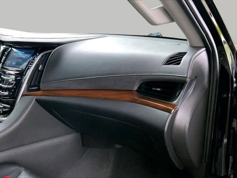 Used 2019 Cadillac Escalade ESV Premium Luxury w/ Escalade Sport Edition AWD/4WD image 19