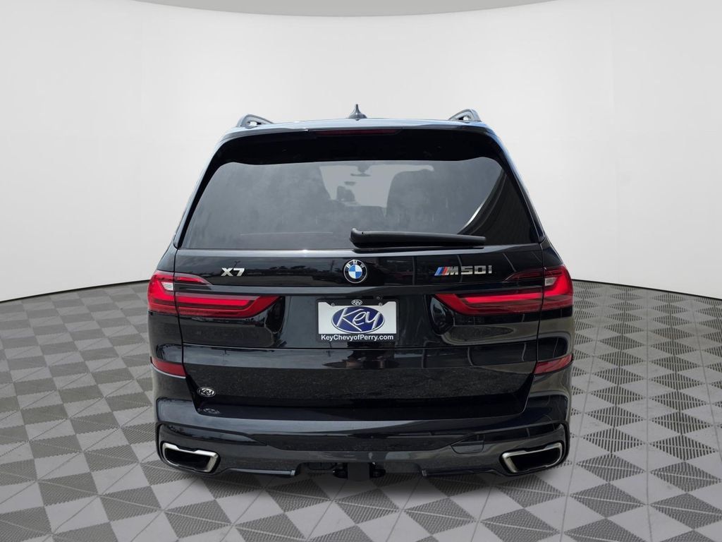 Used 2021 BMW X7 M50i w/ Dynamic Handling Package AWD/4WD image 12