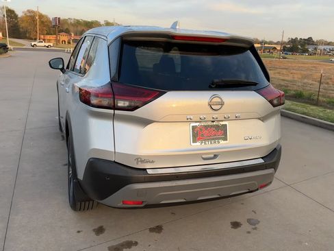 Used 2023 Nissan Rogue SV AWD/4WD image 7