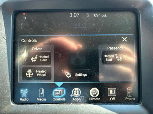 Used 2017 Jeep Cherokee Latitude w/ Cold Weather Group AWD/4WD image 18